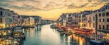 Kanalens lugna solnedgång i Venedig