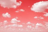 Röd himmel med mjuka moln