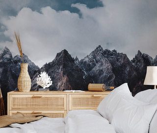 morka bergstoppar under en maktig himmel berg tapeter tapeter demural