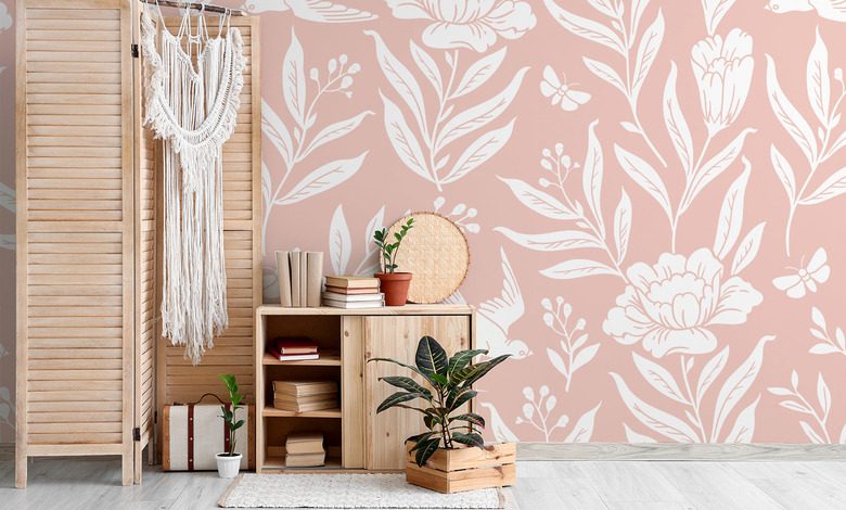 puderrosa blommor i subtil boho stil tapeter for vardagsrummet tapeter demural